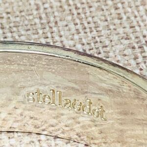 Stella‎ & Dot Green Enameled Celtic Knot Silver Hinged Bracelet